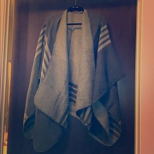 Sleeveless plaid shall